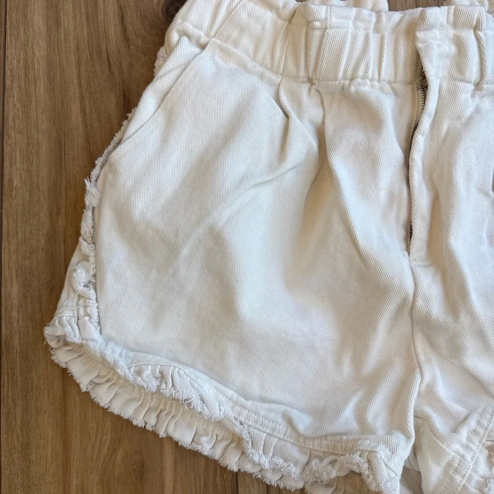 White Denim Shorts Size L Paper Bag With Ruffled Fray Hem Brand Swagger - Picture 2 of 7